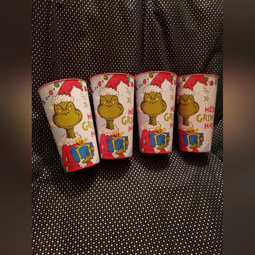 Dr Suess The Grinch Party Cups 32oz Reusable Set Of 4 New